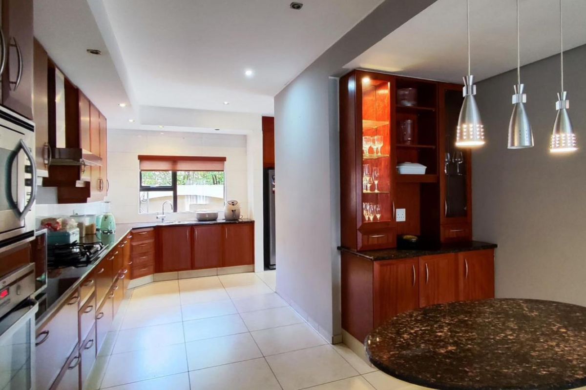 Secure Estate Gem ideal for executives and family living OPEN TO OFFERS - Photo 3