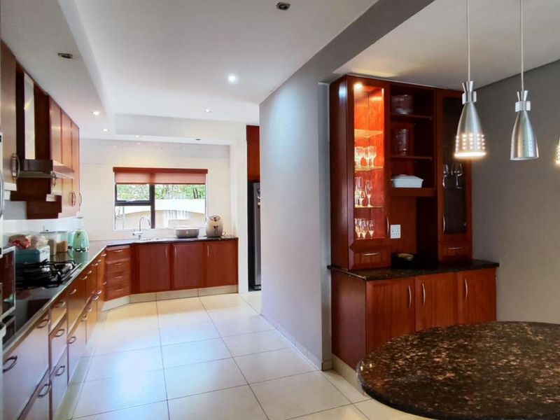 Secure Estate Gem ideal for executives and family living OPEN TO OFFERS - Photo 6