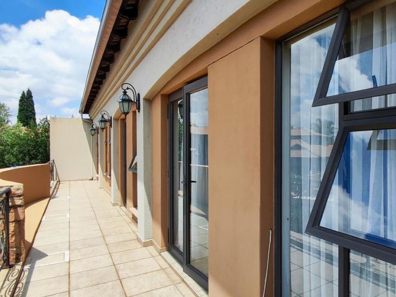 Secure Estate Gem ideal for executives and family living OPEN TO OFFERS - Photo 3