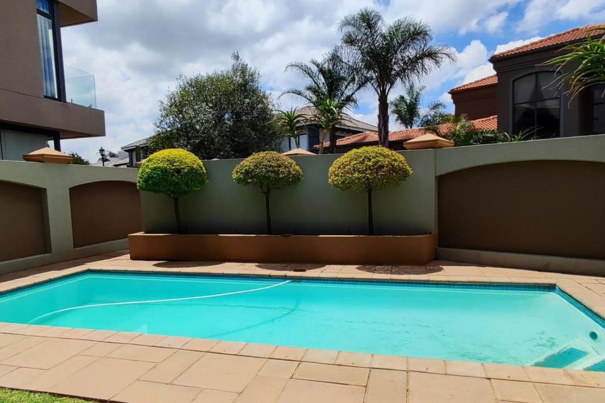Secure Estate Gem ideal for executives and family living OPEN TO OFFERS - Photo 2