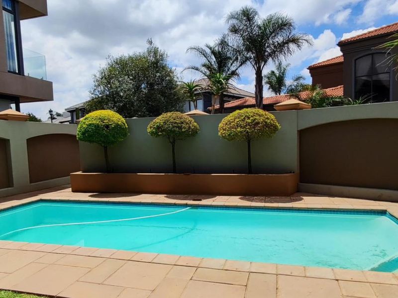 Secure Estate Gem ideal for executives and family living OPEN TO OFFERS - Photo 2