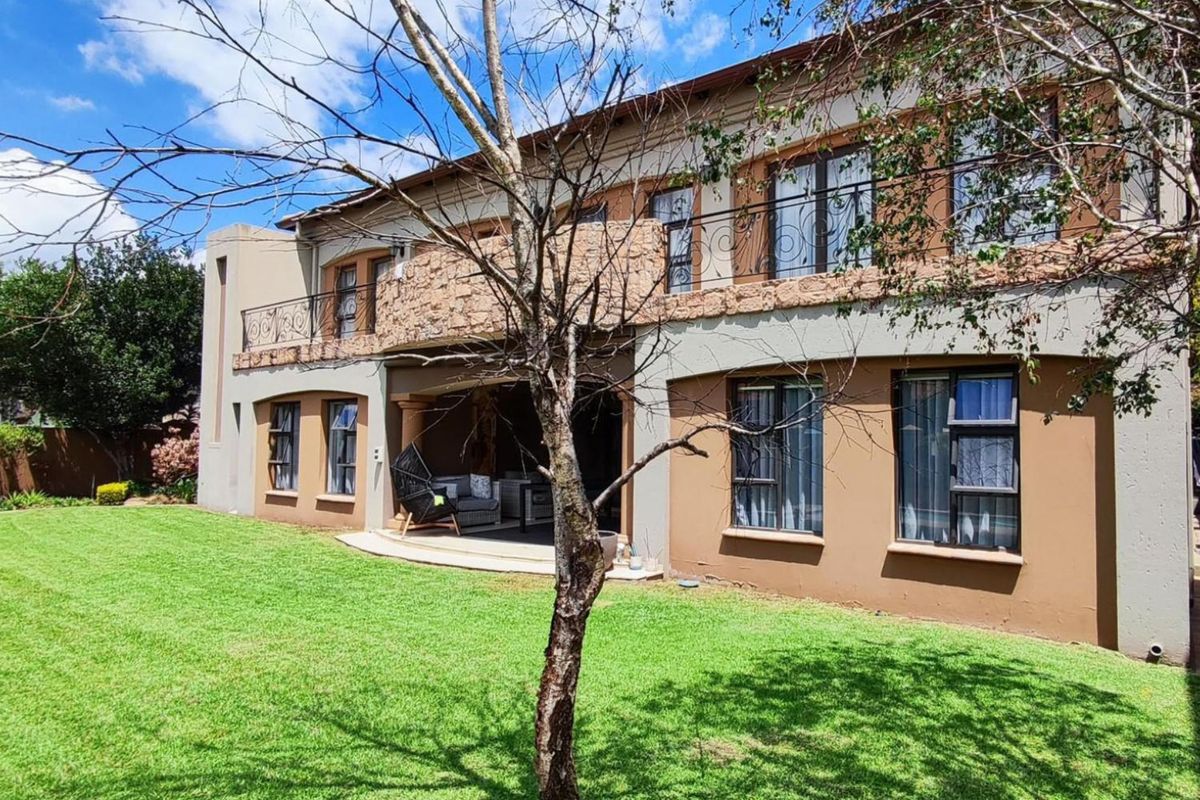 Secure Estate Gem ideal for executives and family living OPEN TO OFFERS - Photo 4