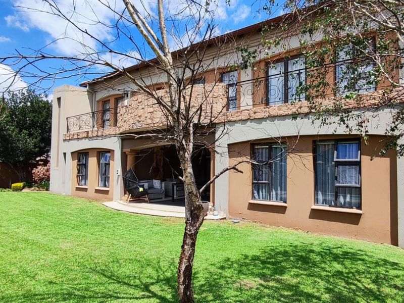 Secure Estate Gem ideal for executives and family living OPEN TO OFFERS - Photo 4