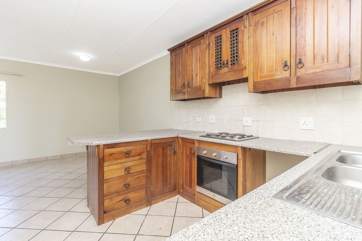 Just Painted 2 Bed Apartment For Sale In North Riding - Photo 3