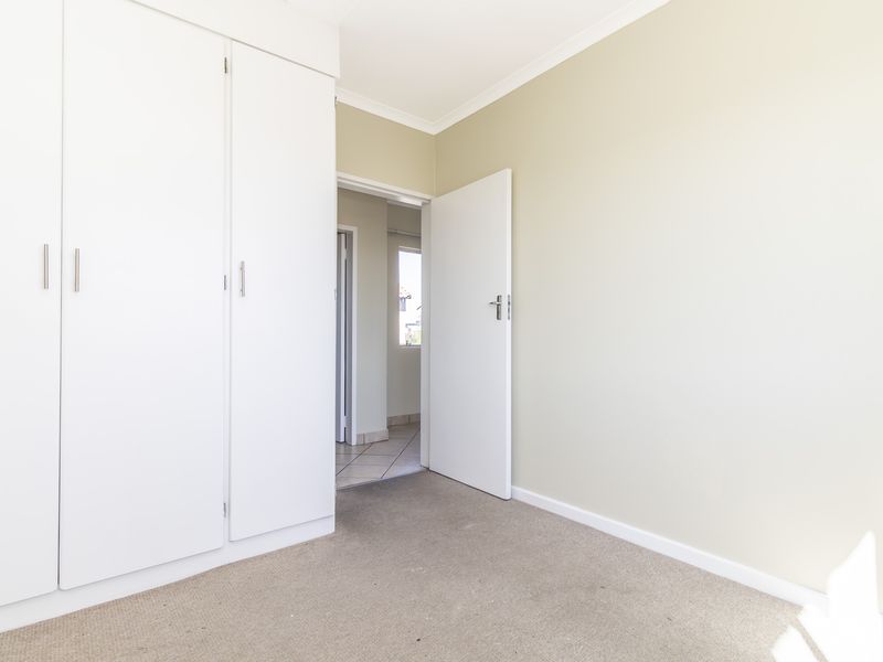 Just Painted 2 Bed Apartment For Sale In North Riding - Photo 10