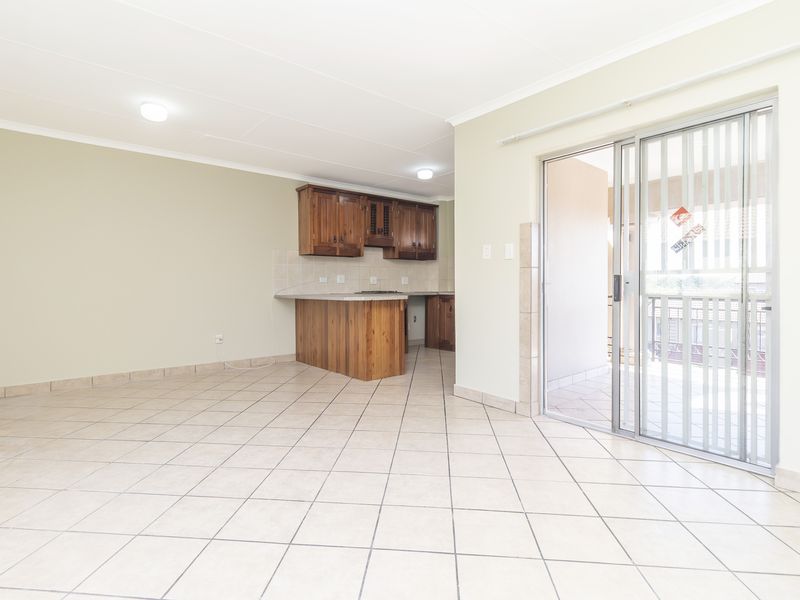 Just Painted 2 Bed Apartment For Sale In North Riding - Photo 6