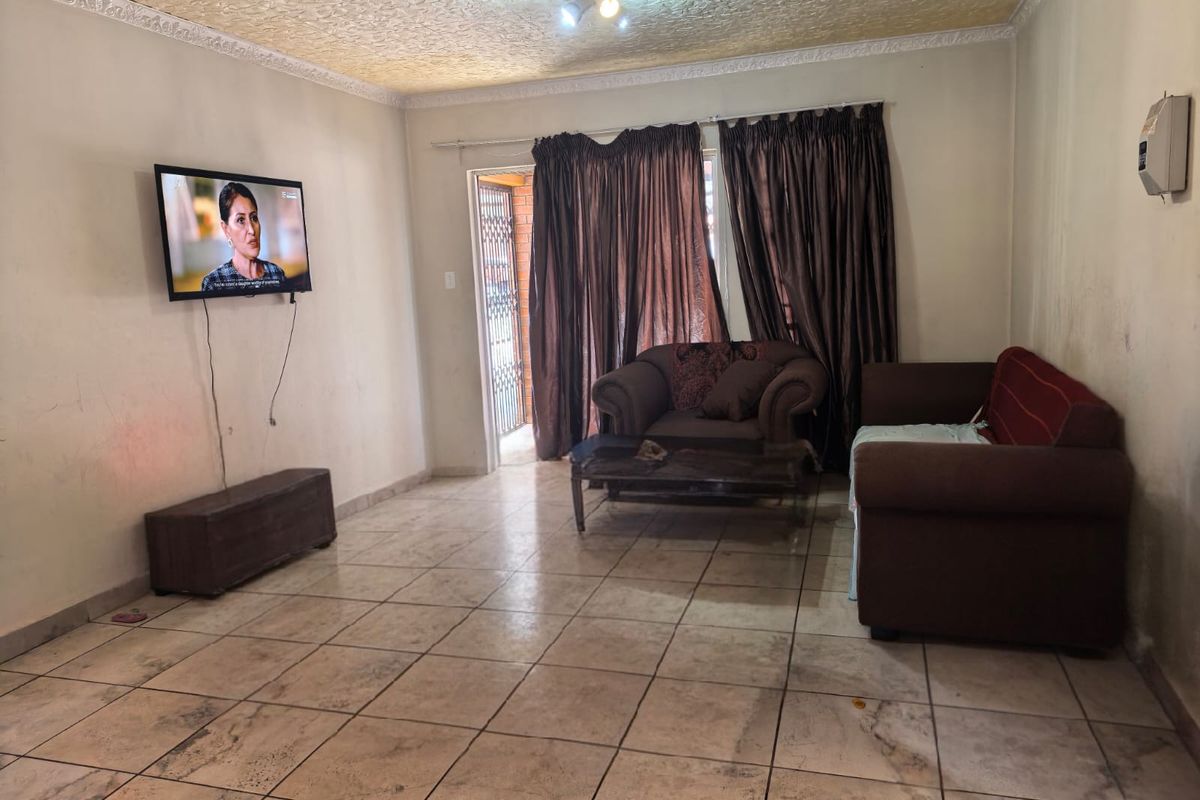 Comfortable living: Beautiful 3-bedroom Apartment - Photo 4