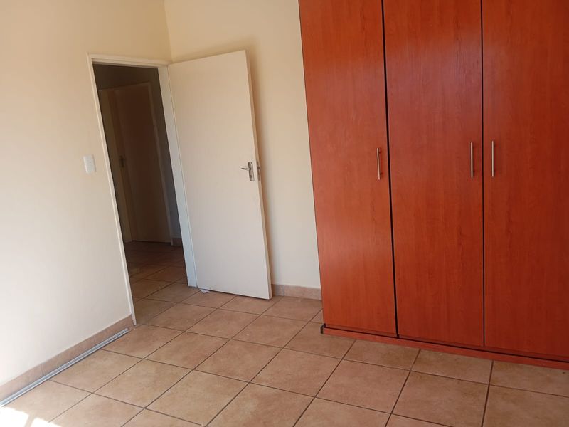 Comfortable living: Beautiful 3-bedroom Apartment - Photo 6