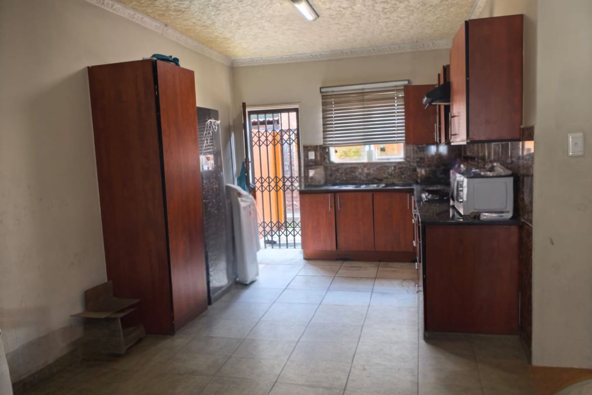 Comfortable living: Beautiful 3-bedroom Apartment - Photo 3