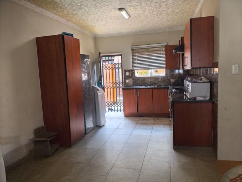 Comfortable living: Beautiful 3-bedroom Apartment - Photo 3