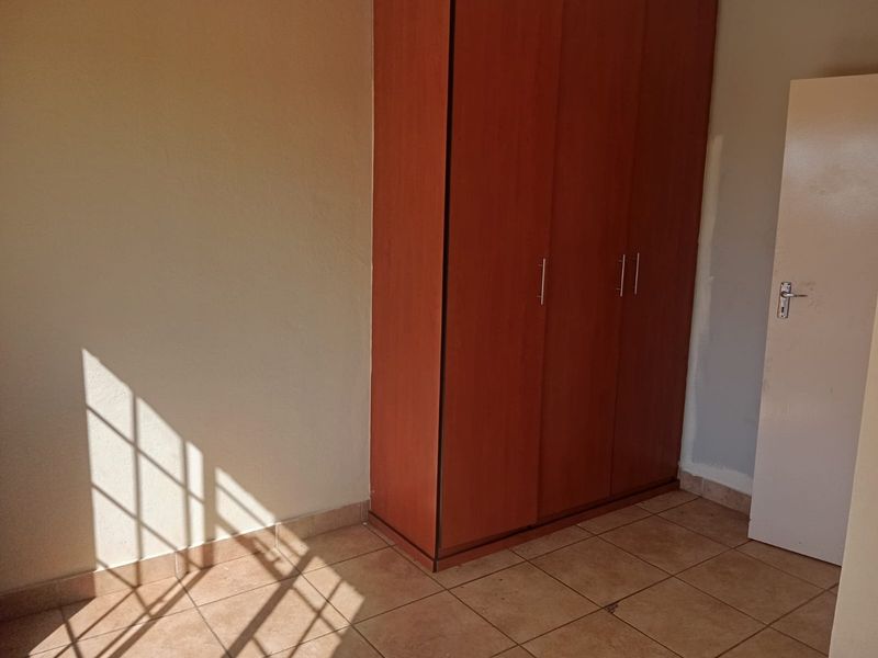 Comfortable living: Beautiful 3-bedroom Apartment - Photo 10