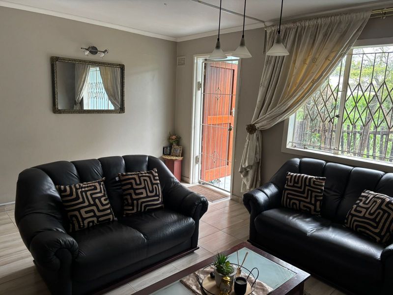 A Cozy Nest Awaits in Pinetown's Hidden Gem - Photo 9