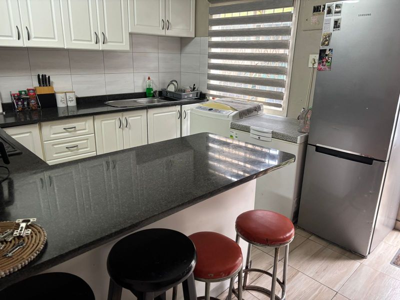 A Cozy Nest Awaits in Pinetown's Hidden Gem - Photo 4