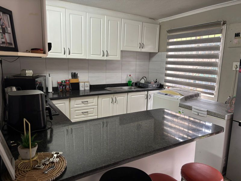 A Cozy Nest Awaits in Pinetown's Hidden Gem - Photo 5