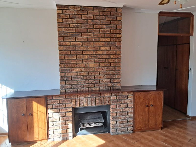 Elevated home with views and a proper sized braai and entertaiment room - Photo 9