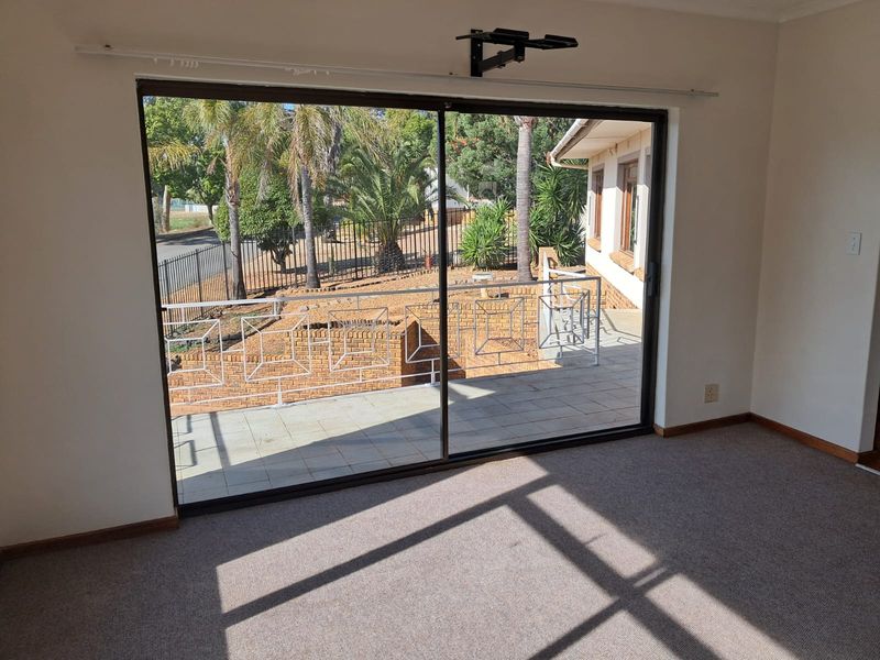 Elevated home with views and a proper sized braai and entertaiment room - Photo 6