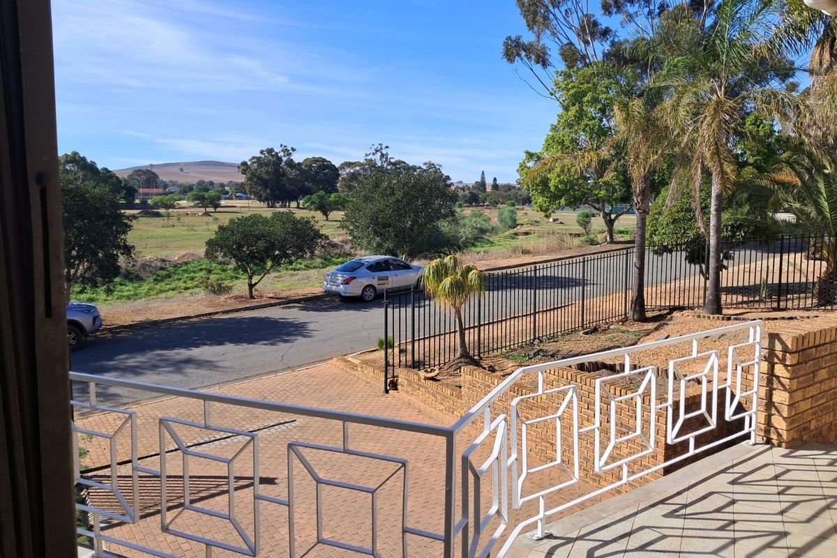Elevated home with views and a proper sized braai and entertaiment room - Photo 4