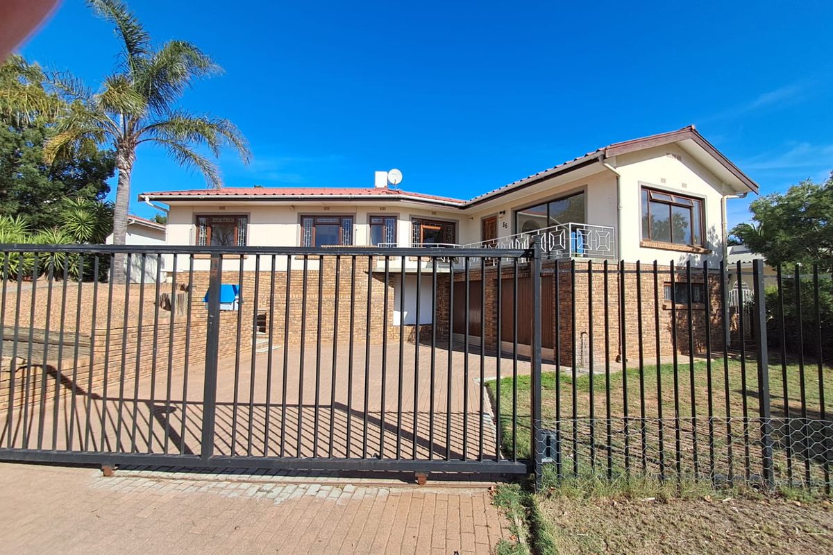 Elevated home with views and a proper sized braai and entertaiment room - Photo 3