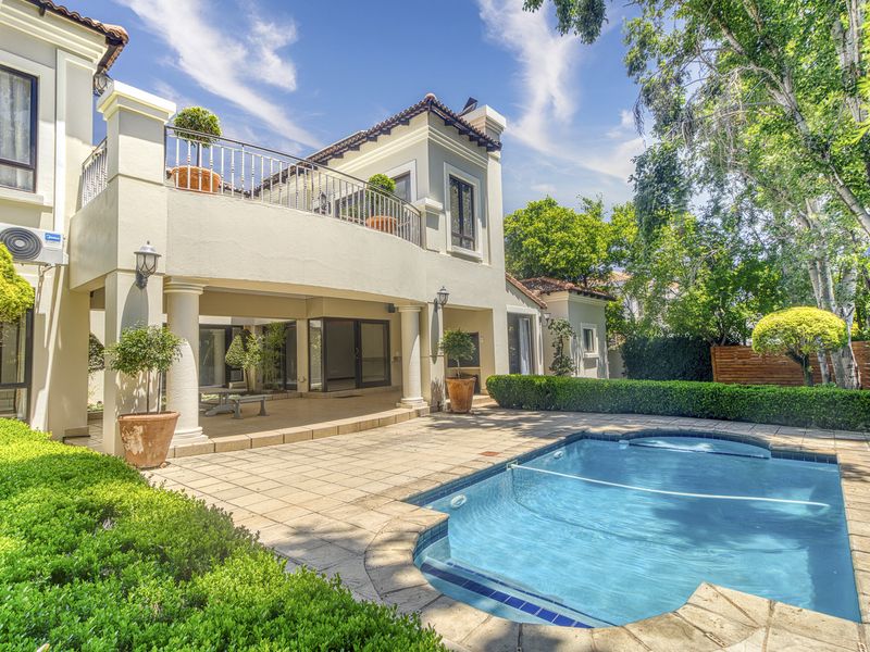 Executive Residence in secure Cedar Lakes Lifestyle Estate - Photo 3