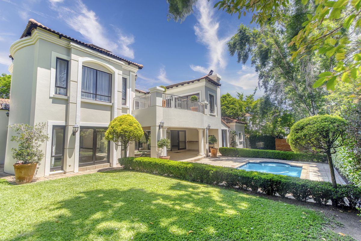 Executive Residence in secure Cedar Lakes Lifestyle Estate - Photo 2