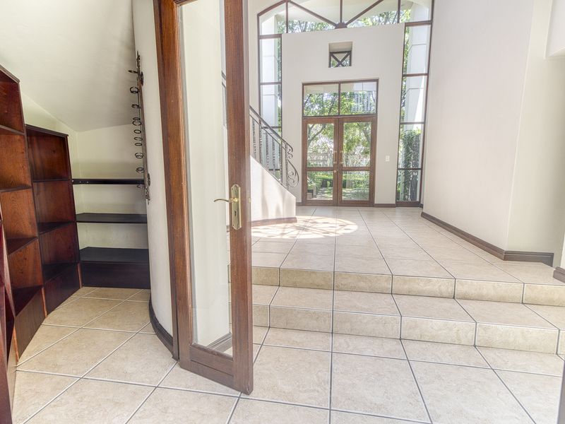 Executive Residence in secure Cedar Lakes Lifestyle Estate - Photo 6