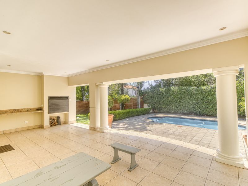 Executive Residence in secure Cedar Lakes Lifestyle Estate - Photo 4