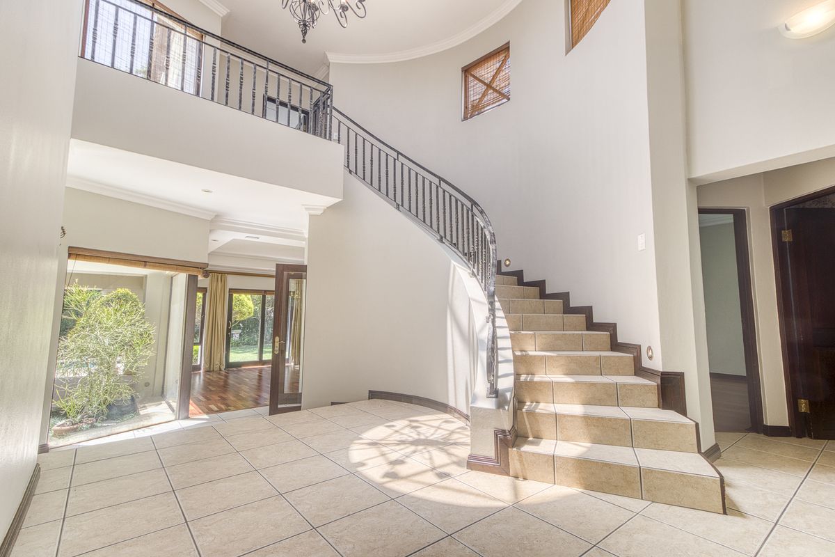 Executive Residence in secure Cedar Lakes Lifestyle Estate - Photo 5