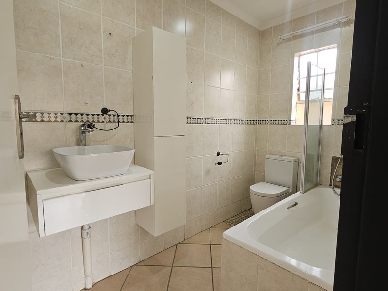 PERFECT 3 Bed 2 BATH FAMILY HOME, IN SECURE COMPLEX - Photo 9