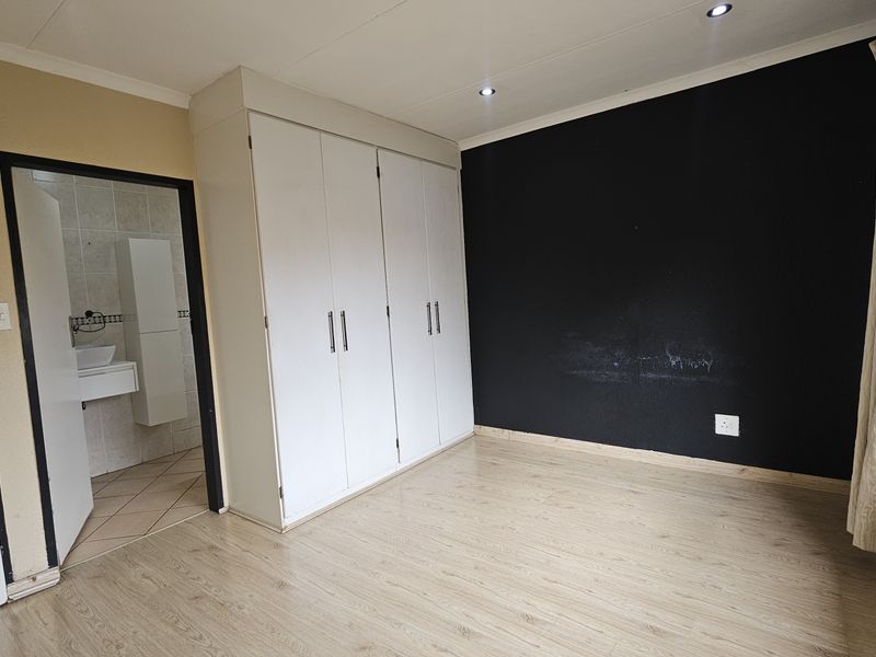 PERFECT 3 Bed 2 BATH FAMILY HOME, IN SECURE COMPLEX - Photo 8