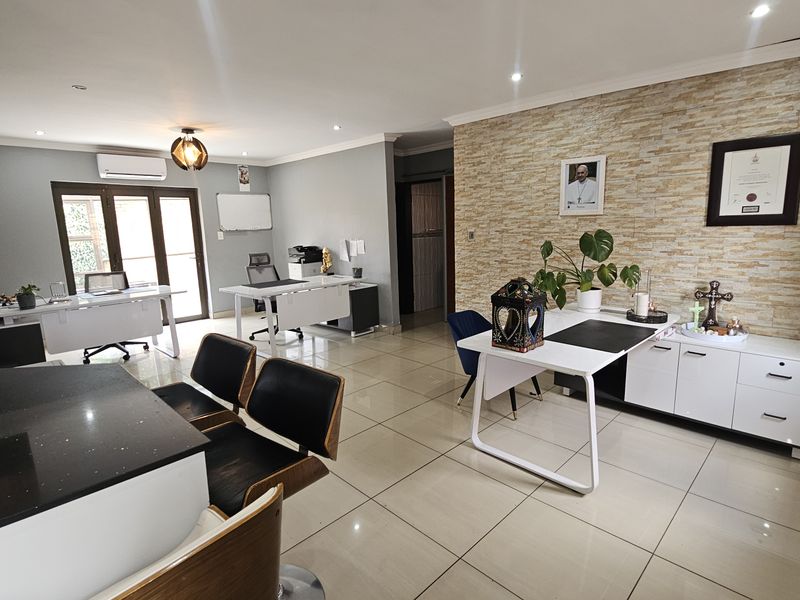 PERFECT 3 Bed 2 BATH FAMILY HOME, IN SECURE COMPLEX - Photo 6