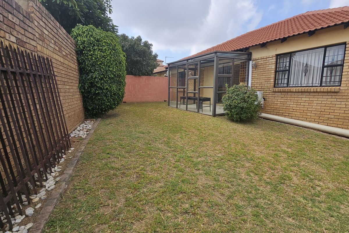 PERFECT 3 Bed 2 BATH FAMILY HOME, IN SECURE COMPLEX - Photo 2