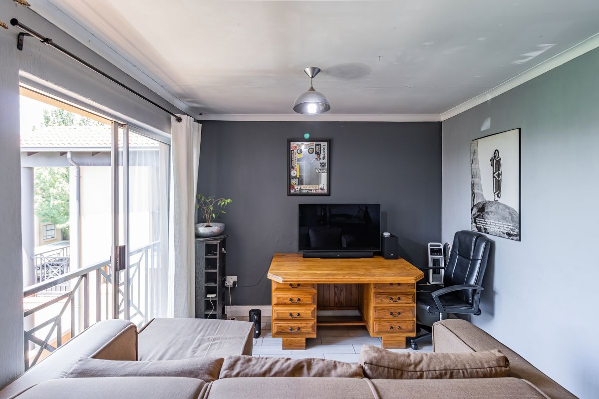 Charming apartment in Bryanston, Sandton—modern living with style and convenience awaits! - Photo 5