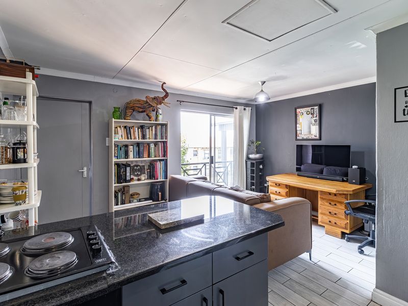 Charming apartment in Bryanston, Sandton—modern living with style and convenience awaits! - Photo 7