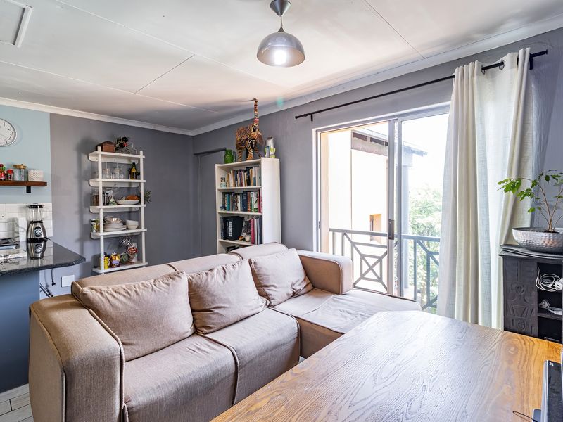 Charming apartment in Bryanston, Sandton—modern living with style and convenience awaits! - Photo 6