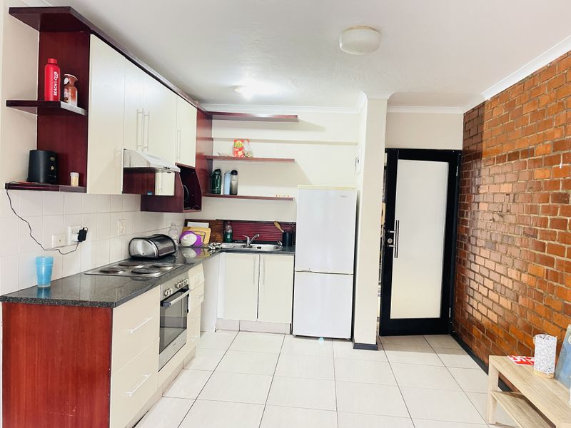 Neat & Well-Maintained 2 Bedroom Apartment in Prime Essenwood Location - Photo 10