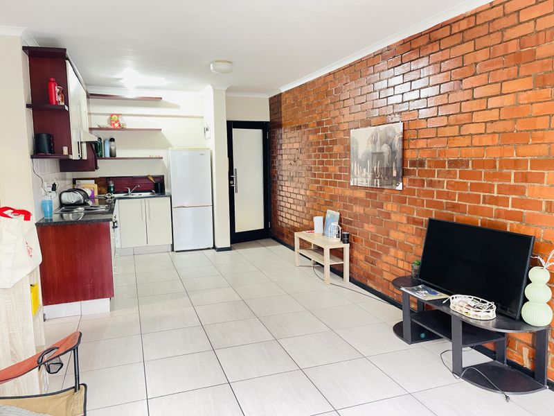 Neat & Well-Maintained 2 Bedroom Apartment in Prime Essenwood Location - Photo 10