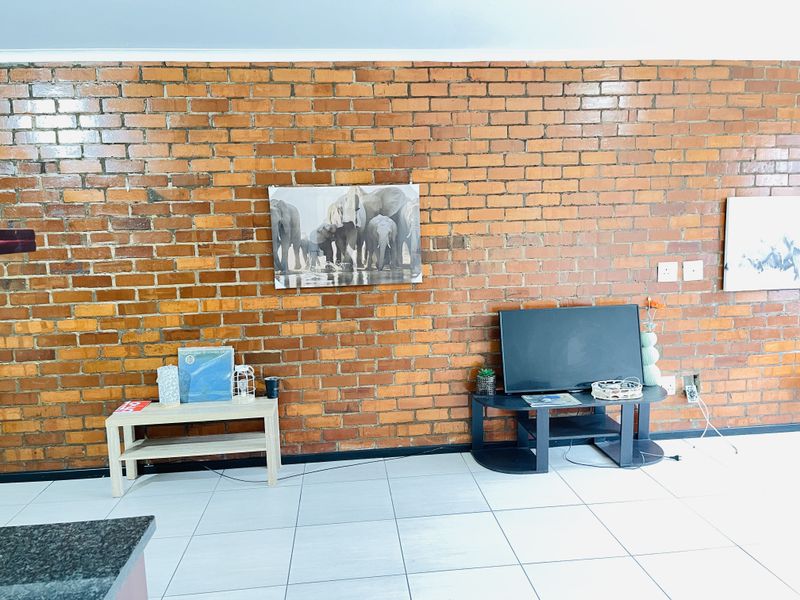Neat & Well-Maintained 2 Bedroom Apartment in Prime Essenwood Location - Photo 9