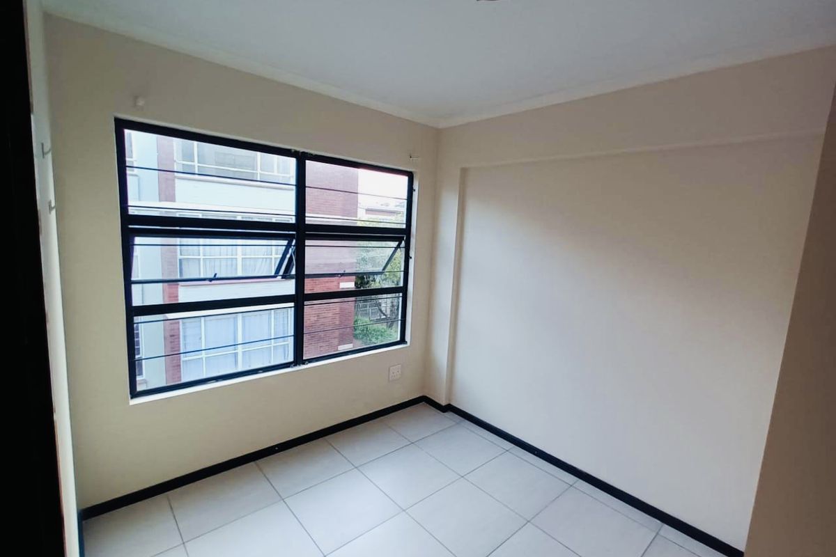 Neat & Well-Maintained 2 Bedroom Apartment in Prime Essenwood Location - Photo 5