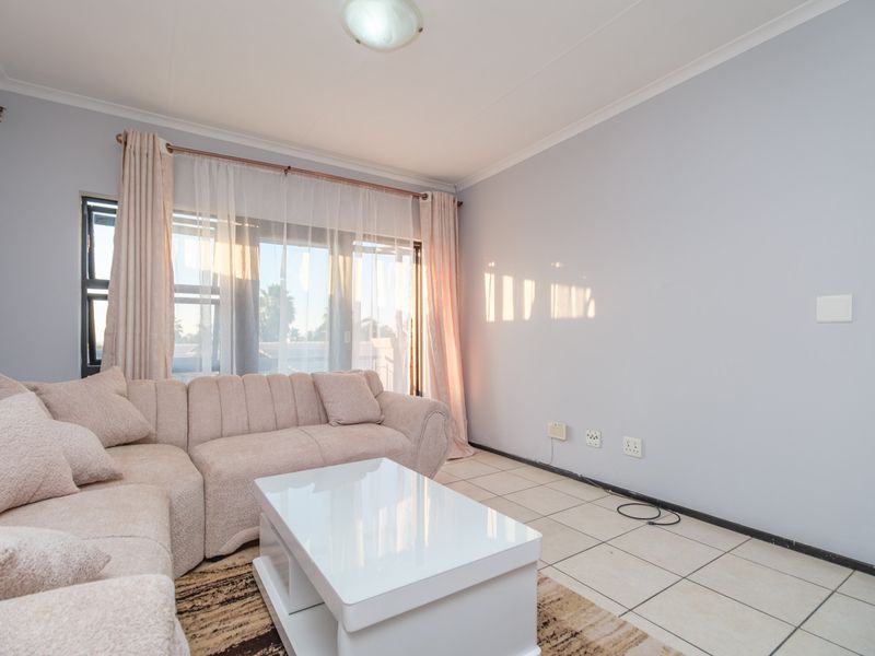 Modern 2 Bed, 1 Bath Unit for Sale in Noordhang - Photo 4