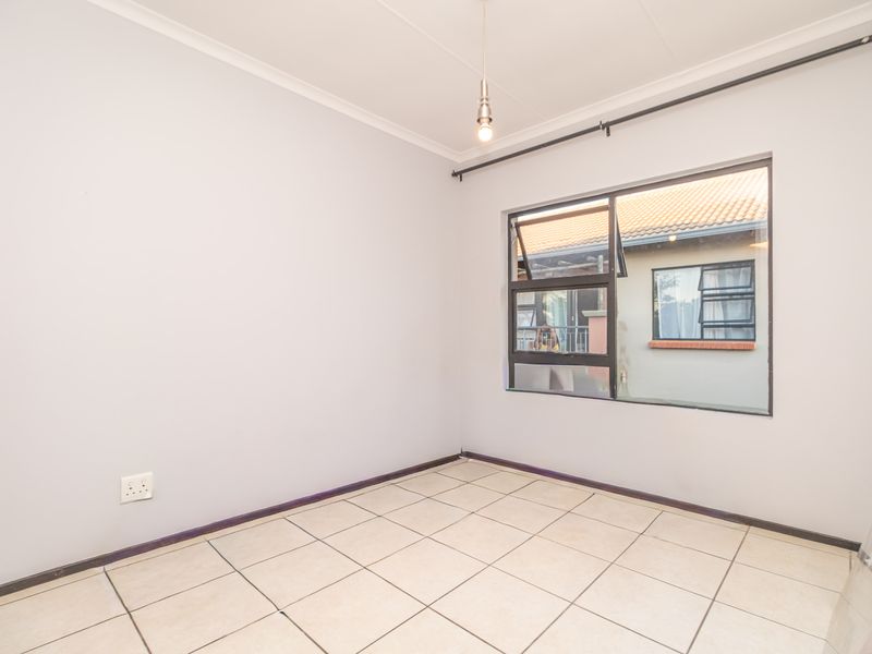 Modern 2 Bed, 1 Bath Unit for Sale in Noordhang - Photo 9