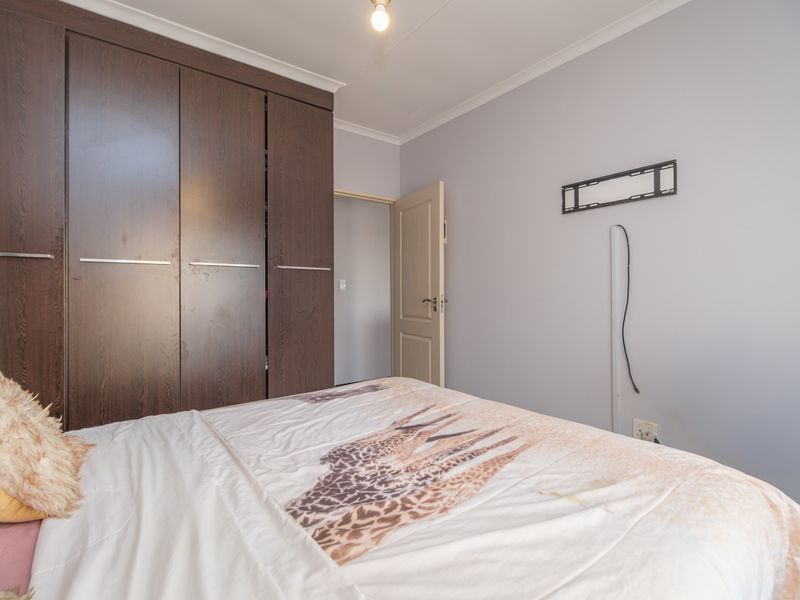 Modern 2 Bed, 1 Bath Unit for Sale in Noordhang - Photo 10