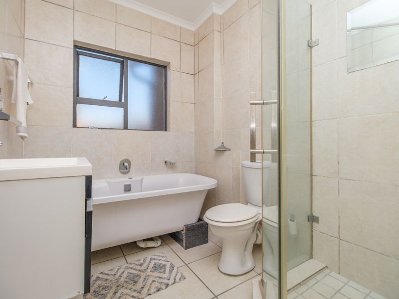 Modern 2 Bed, 1 Bath Unit for Sale in Noordhang - Photo 8