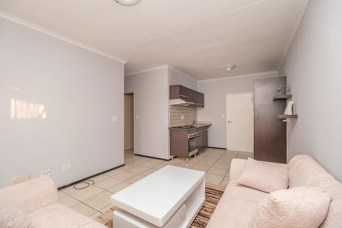 Modern 2 Bed, 1 Bath Unit for Sale in Noordhang - Photo 5