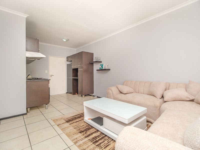 Modern 2 Bed, 1 Bath Unit for Sale in Noordhang - Photo 6