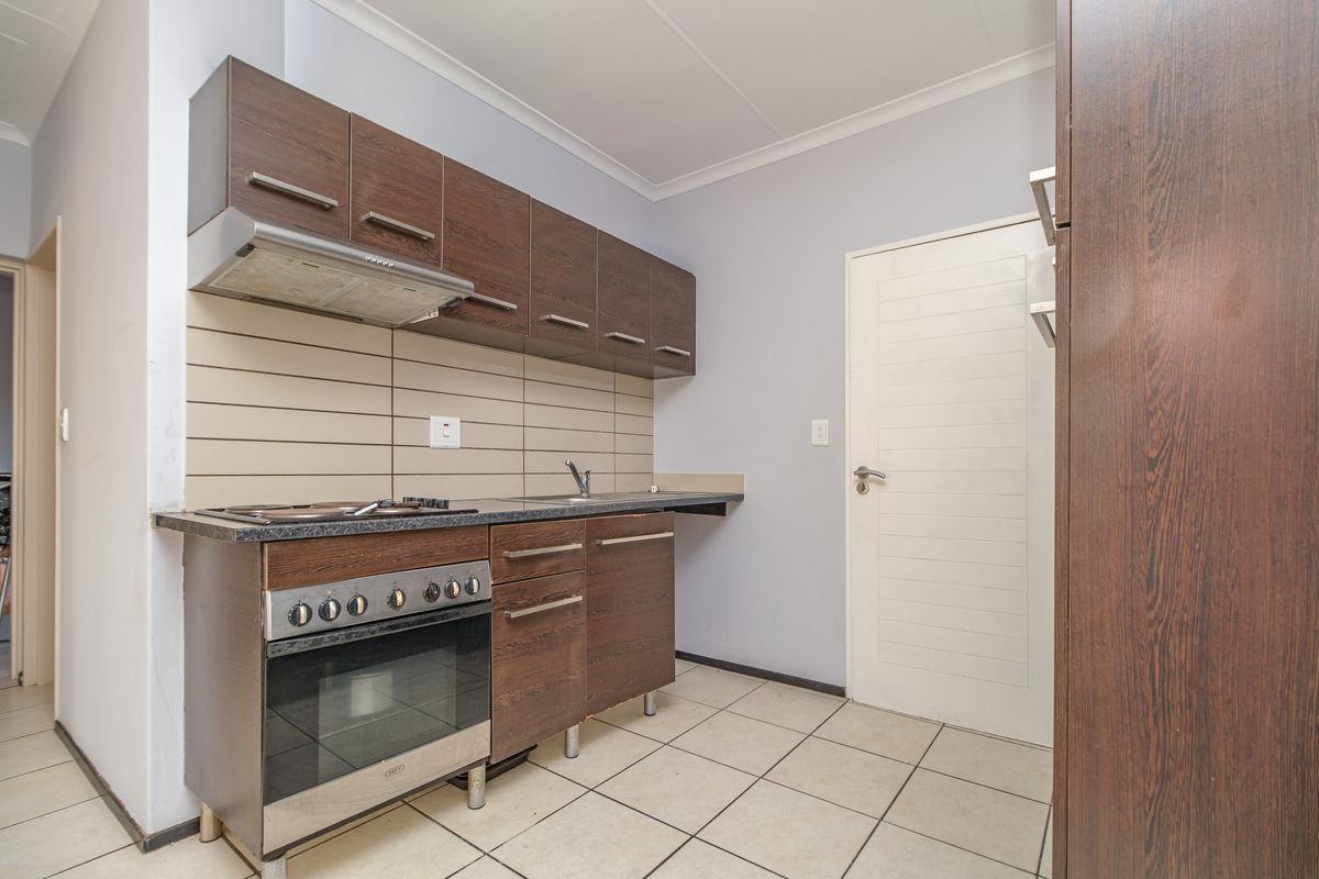 Modern 2 Bed, 1 Bath Unit for Sale in Noordhang - Photo 3