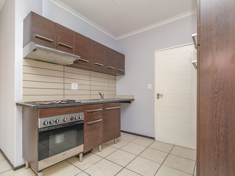 Modern 2 Bed, 1 Bath Unit for Sale in Noordhang - Photo 3