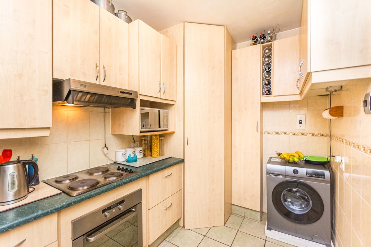 Spacious, Modern & Ready For Occupation - Photo 3