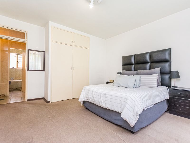 Spacious, Modern & Ready For Occupation - Photo 10