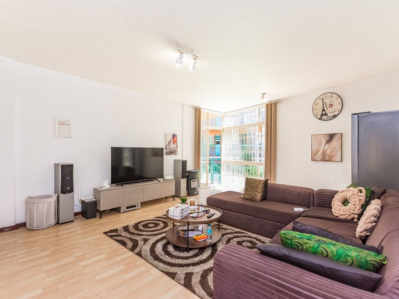 Spacious, Modern & Ready For Occupation - Photo 4