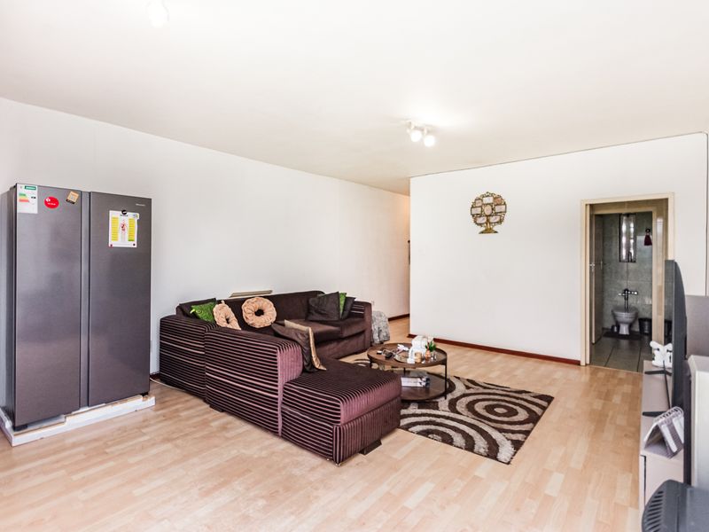 Spacious, Modern & Ready For Occupation - Photo 7